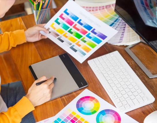 ACOMPANHAMENTO DE PRODUÇÃO GRÁFICA Após a preparação do arquivo e o fechamento nos padrões da gráfica, a Real realiza o Acompanhamento da Produção Gráfica. Assim, possíveis erros e falhas durante o processo de produção são minimizados.